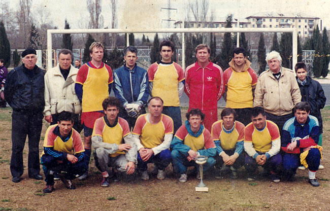 Команда ветеранов - обладатели Кубка города по мини-футболу 1995 г.