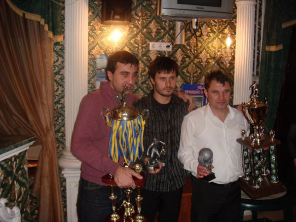 Камо Владимирович Багдасарян, я, и Игорь Ершов с наградами, завоеванными командой КАМО