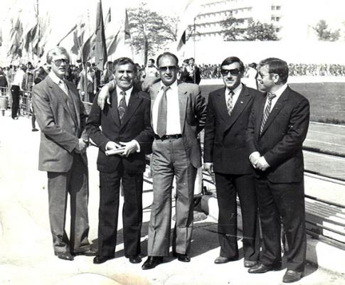 Фото: Таран, Заяев, Гиржов, Ильин, Литвинов на Чайке. Начало 80-х