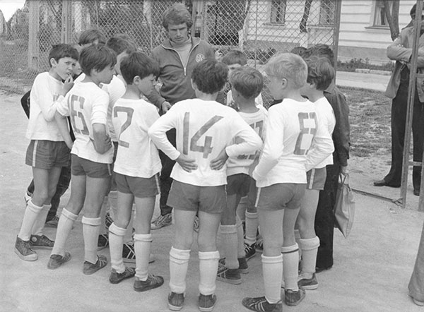 В перерыве. Команда 1969-70 г.р. в 1981 году