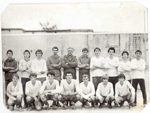Ю. М. Букасов на Маракане с воспитанниками. Третий слева в верхнем ряду - Игорь Братан.