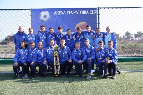 Команда 2001 года рождения победитель турнира в Евпатории.