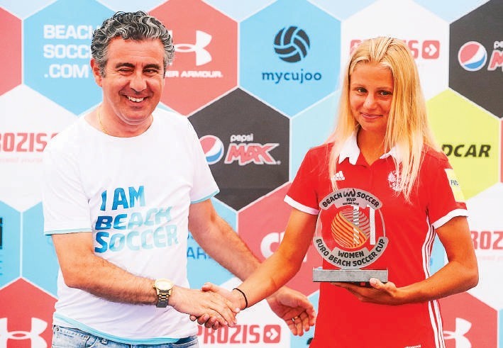 Марина Федорова с призом Лучшего игрока Межконтинентального Кубка.»