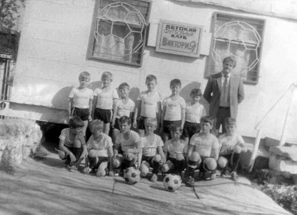 Команда 1981-82 гр на Чайке у вагончика