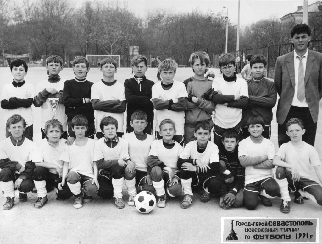 Команда Искра с тренером В. В. Рыбачком в Компарке. 1991 г.