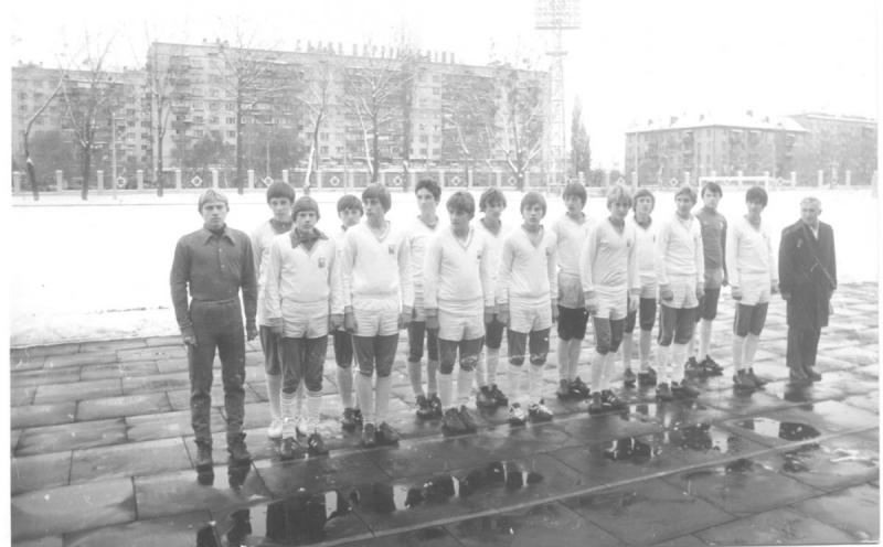 Сборная команда 1965 г.р. в Киеве на матче городов-героев. Тренер Г. Г. Судаков