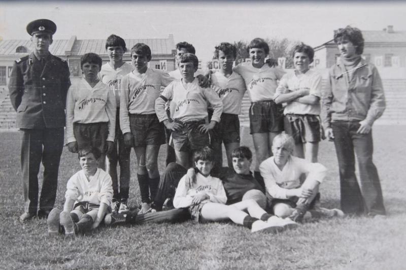 Команда подросткового клуба Горизонт на Кожаном мяче