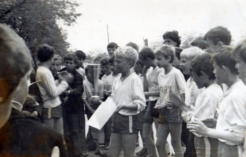 Команда Виктория 1966-67 г.р.победитель Кожаного мяча Ленинского района 1977 г.