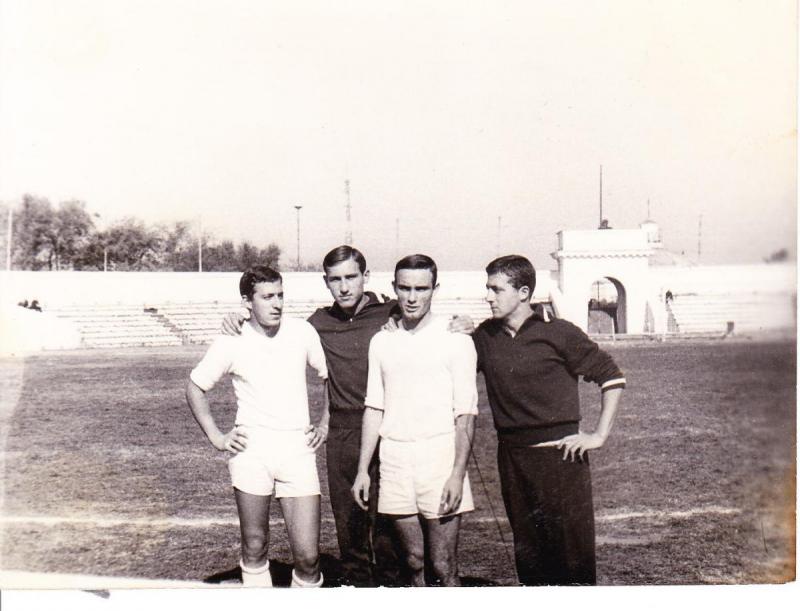 1968 год. Перед игрой на стадионе Черноморского флота. Однокашники