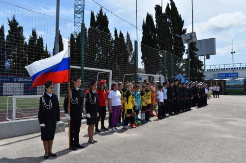 ТОРЖЕСТВЕННОЕ ПОСТРОЕНИЕ УЧАСТНИКОВ