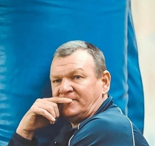 Старший тренер Александр Гуйганов....
