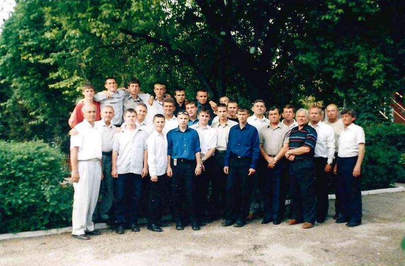 Команда 1986 г.г. на выпускном с тренерами СДЮСШОР № 5.
