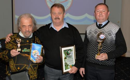 Автор книги Футбол в фактах Евгений Сапожников, Евгений Репенков и Сергей Огарь