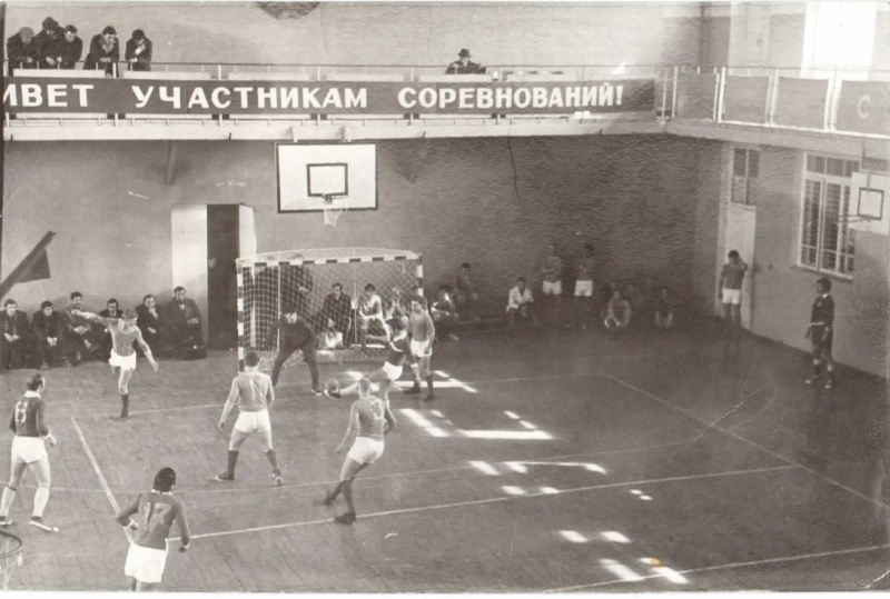 Первенство города по мини-футболу на призы газеты Труженик моря в спортзале Чайка.