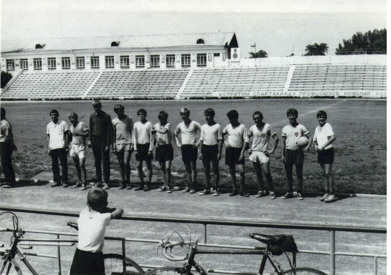 Кожаный мяч. Команда Комета на награждении. 1970 г.