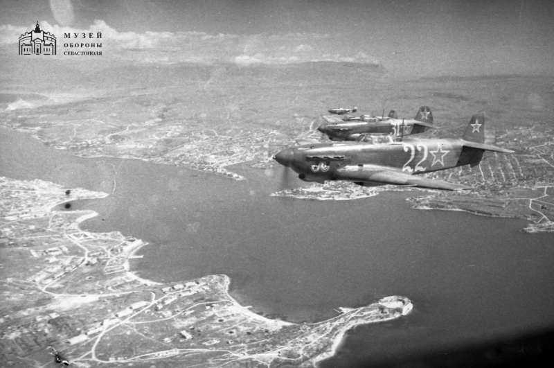 1944 год. Наши истребители над Севастопольской бухтой