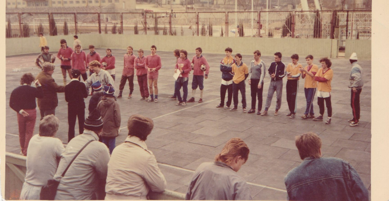 Награждение победителей Первенства города по мини-футболу. Резинка стадиона СКС