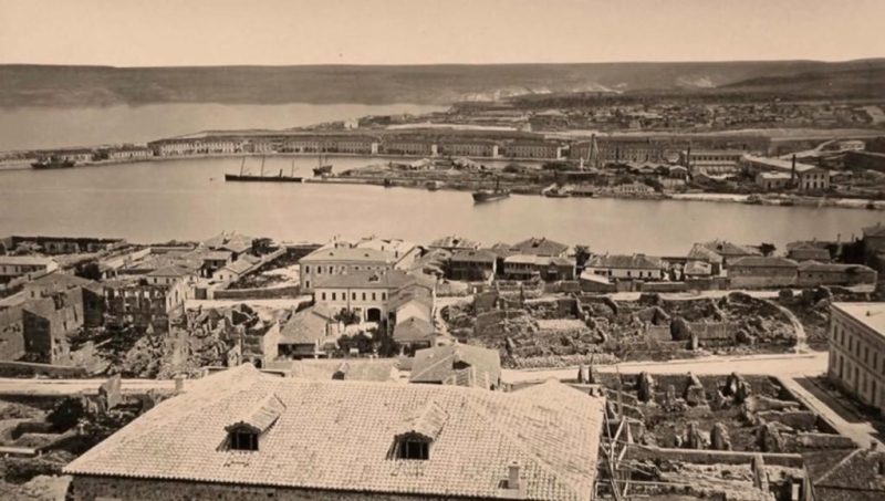 Центр Севастополя после Крымской войны. Конец 19 века. Вид на Морской завод и Южную бухту.