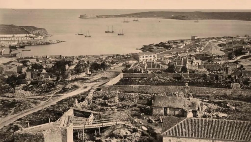 Центр Севастополя после Крымской войны. Конец 19 века. Вид на вход в Ахтиарскую и Артиллерийскуюбухты