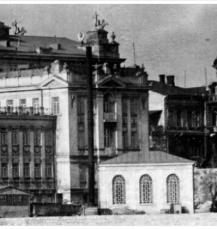 Чебуречная в Артбухте. За ней институт физических методов лечения