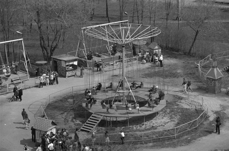 Комсомолький парк. Детская площадка.