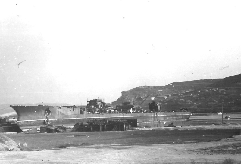 Легендарный линкор Севастополь в Инкермане у причала судоразделочного предприятия. 1957 год.