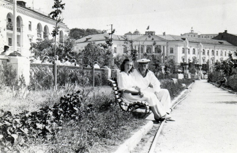 Сквер на проспекте Нахимова