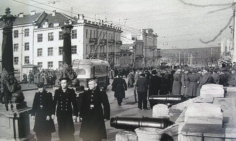 Улица Ленина. У Музея флота.