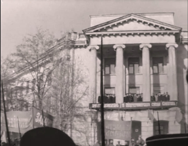 Улица Ленина. Здание банка