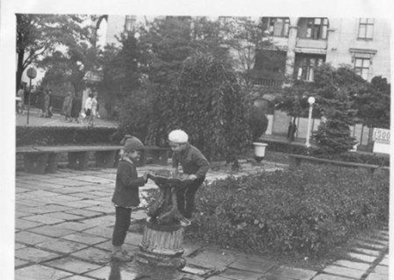 Фонтанчик в парке