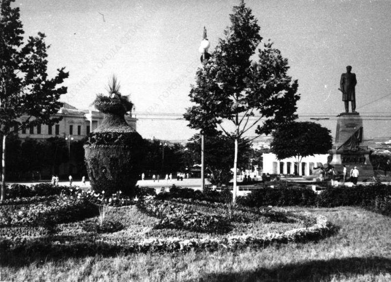 Площадь Нахимова