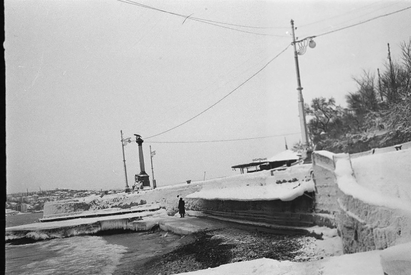 Зима на Приморском. Лягушатник замерз.