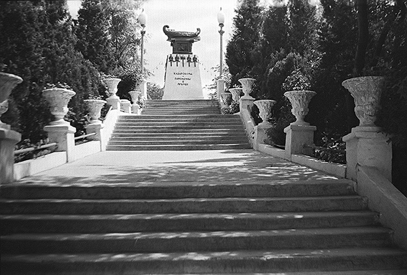 Аллея к памятнику Казарскому. 1963 г.