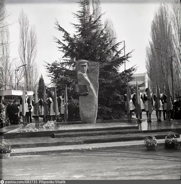 Балаклава. Открытие памятного знака генералу П. Г. Новикову. 1983 г