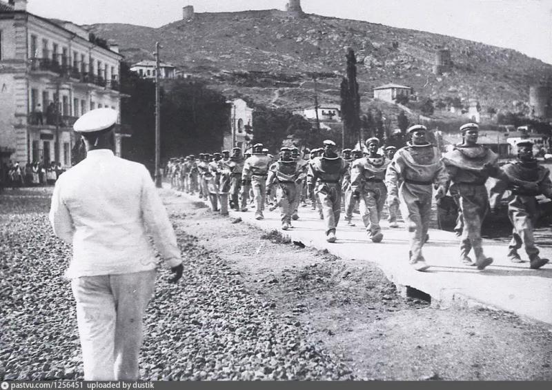 Балаклава. Парад с участием ЭПРОН. 30-е годы