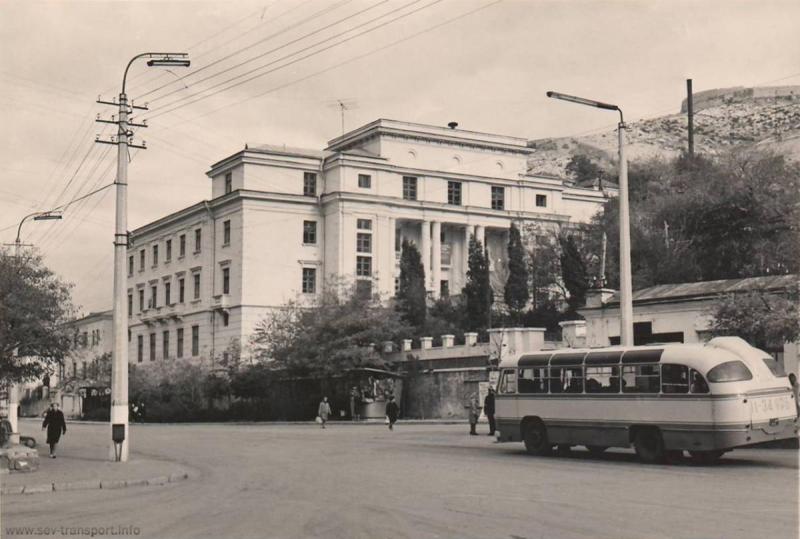 Балаклава. Площадь 1-го мая. Дом офицеров. 1961 г.