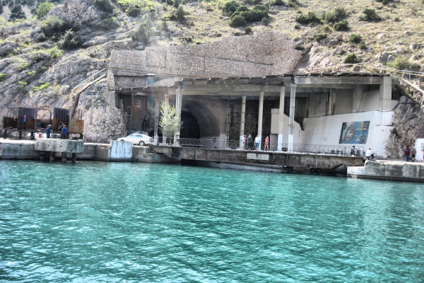 Балаклава. Вход в штольню объекта Укрытие.