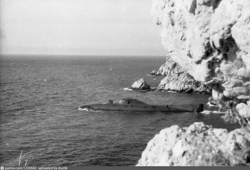 Балаклава. Выход подводной лодки из бухты. Начало 80-х годов