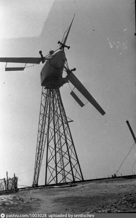 Балаклавский ветрогенератор (Ветряк ЦАГИ) на высоте Горной. 1941 г.