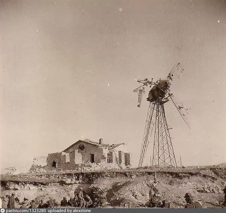 Балаклавский ветрогенератор (Ветряк ЦАГИ) на высоте Горной. 1942 г.