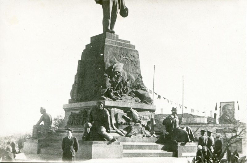 Барельеф памятника В. И. Ленину. 1932 г.