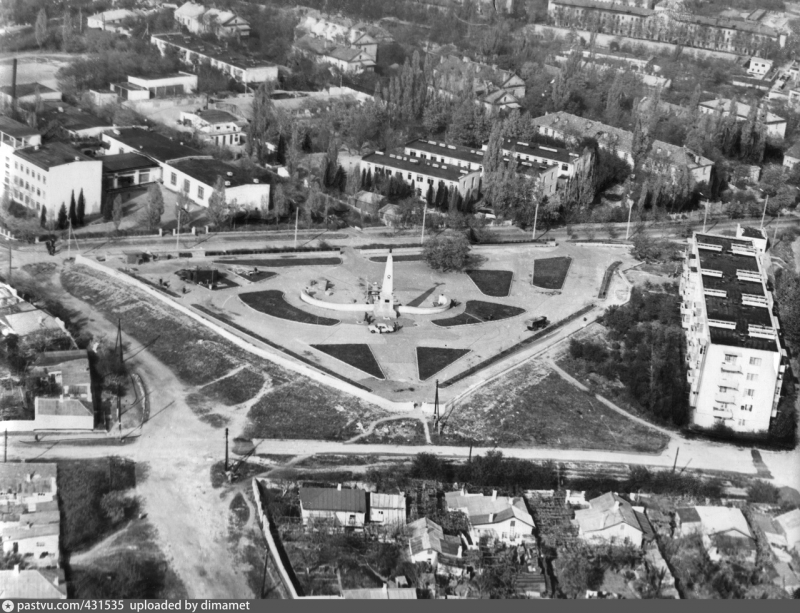 Бастион № 3. Памятник Героям вылазок, восстановленный комсомольцами Севморзавода.