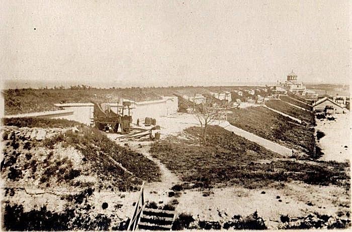 Батарея № 12. Ниже Школа водолазов.