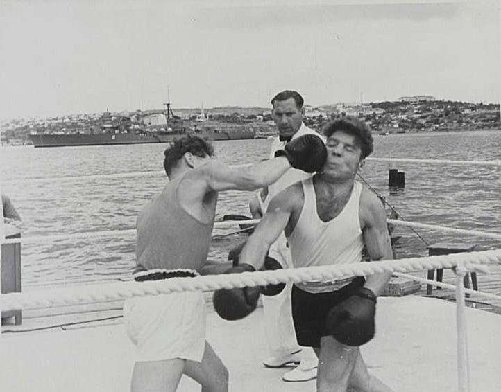 Боксерский поединок на водной станции флота.