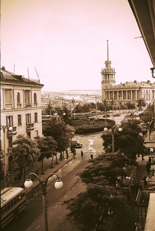 Большая Морская, площадь Ушакова и Матросский клуб. 50-е годы