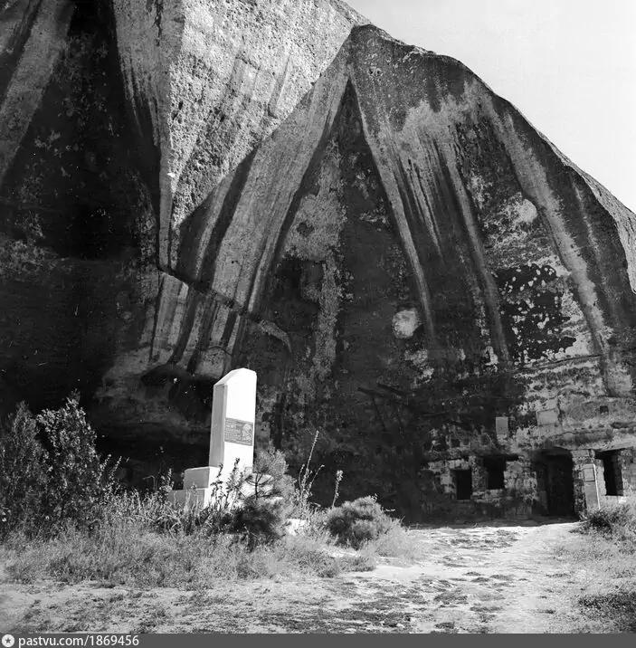 Братская могила бойцов 25-й Чапаевской дивизии в Инкерманском монастыре