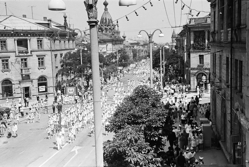 Демонстрация по Большой Морской на День пионерии