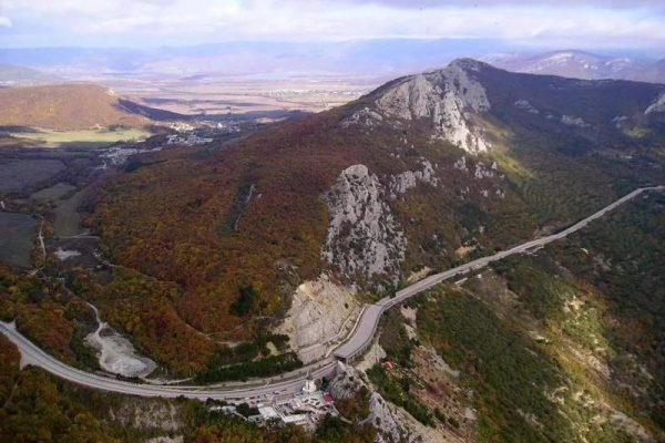 Дорога на Ялту в районе Ласпинского перевала