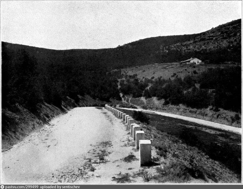 Дорога в Севастополь из Инкермана мимо Воловьей балки. Начало 20-го века