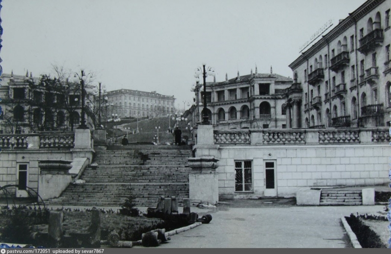 Два бара - близнецы